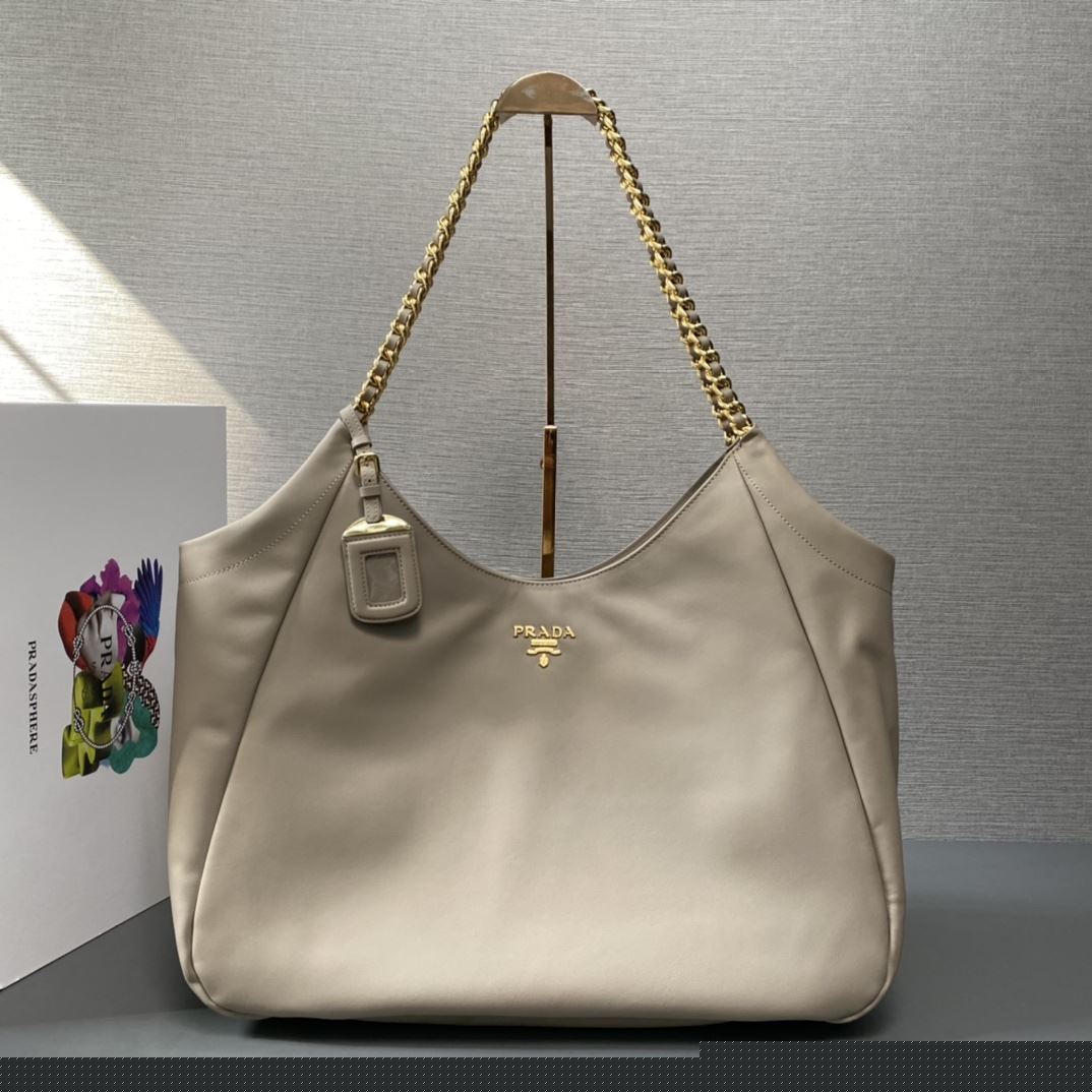 Pra*a shopping bags